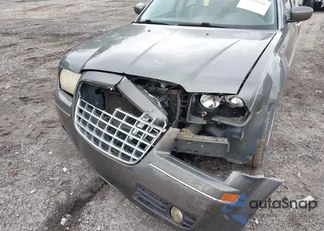 2008 Chrysler 300 Touring z USA, uszkodzony, nr VIN 2C3LA53G08H165266